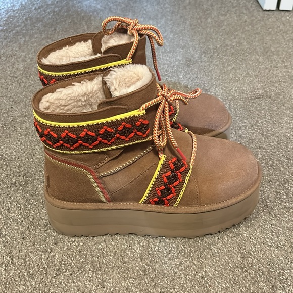 Women’s Ugg Boots - Picture 3 of 5